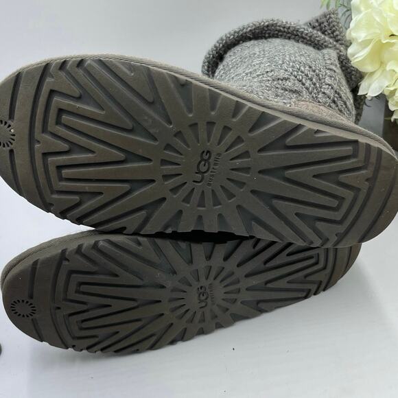 Ugg Women's Gray Classic Cardy Boot Shoes Cable Knit Boots Size 8 - Picture 8 of 14